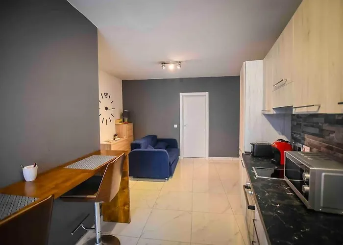 Apartment Stylish 1 Bedroom In C11a *